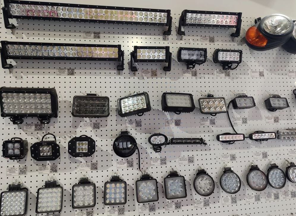 Огромный выбор фар для сельхозтехники — всегда в наличии!